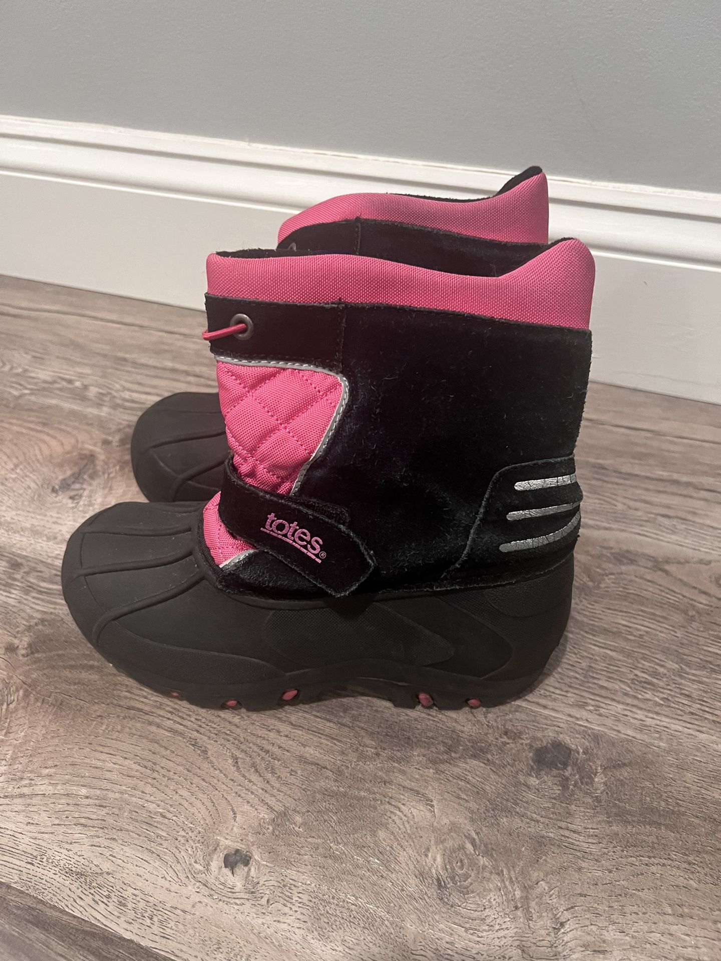Kids Totes Pink Black Winter Snow Boots. Size 2.