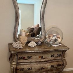 Beautiful Vintage Dresser With Mirror