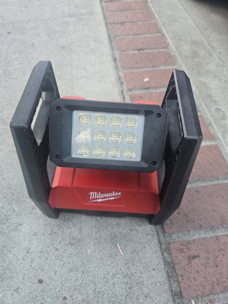 Milwaukee M18 Floodlight