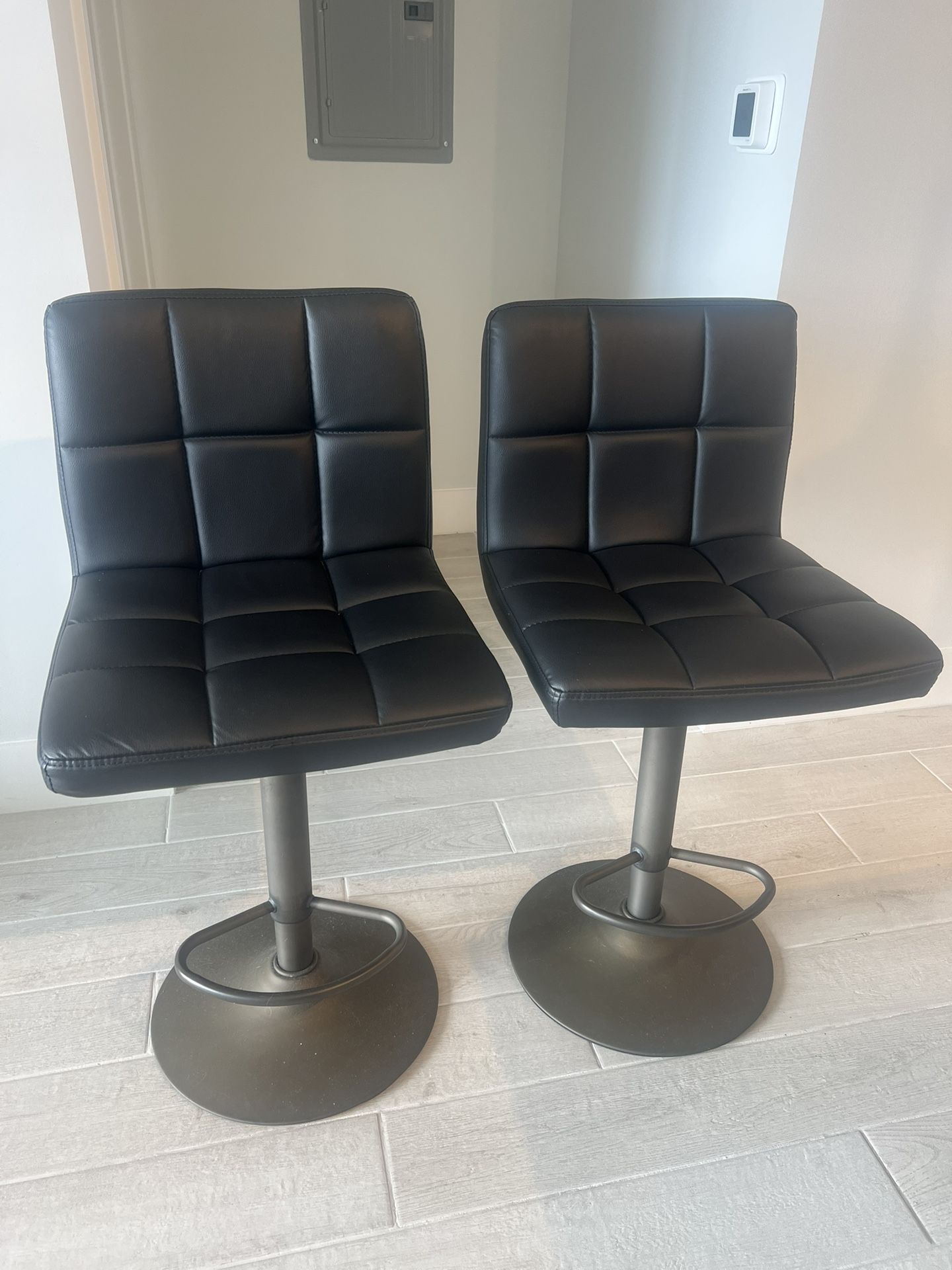 Set of 2 Modern Adjustable Bar Stools – Black Faux Leather