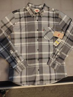 Levis long sleeve plaid button up shirt
