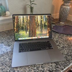 16” Apple MacBook Pro 500GB SSD 16GB RAM 6 CORE INTEL i7 