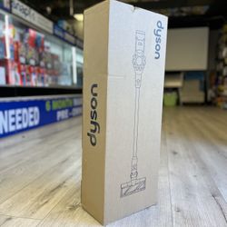 Dyson V8