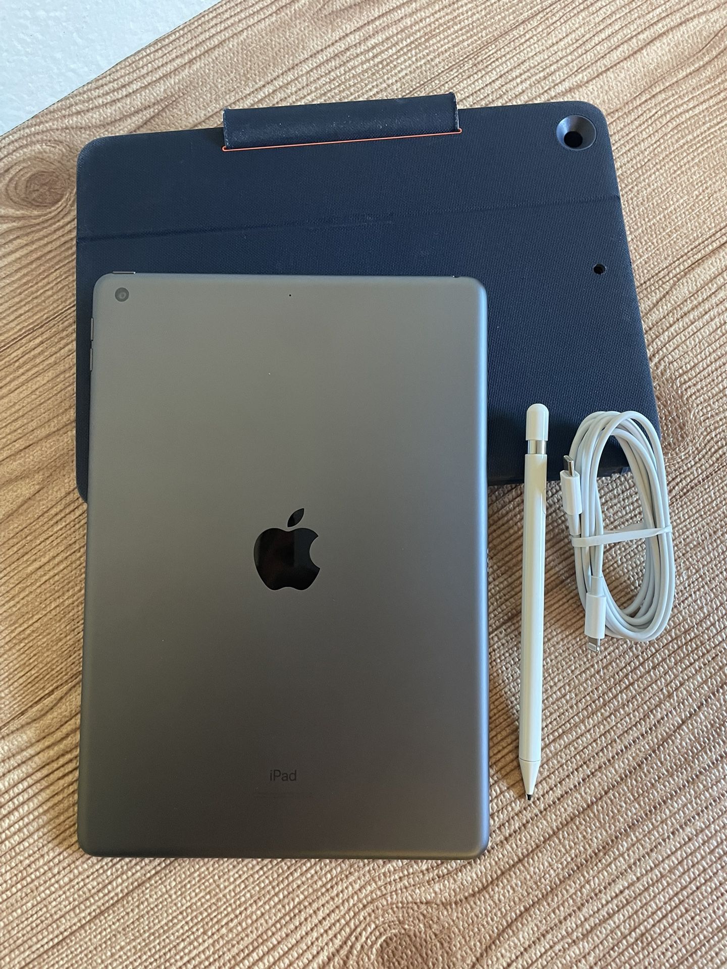 Apple iPad 7th Generation 128GB With Logitech Keyboard and Pencil