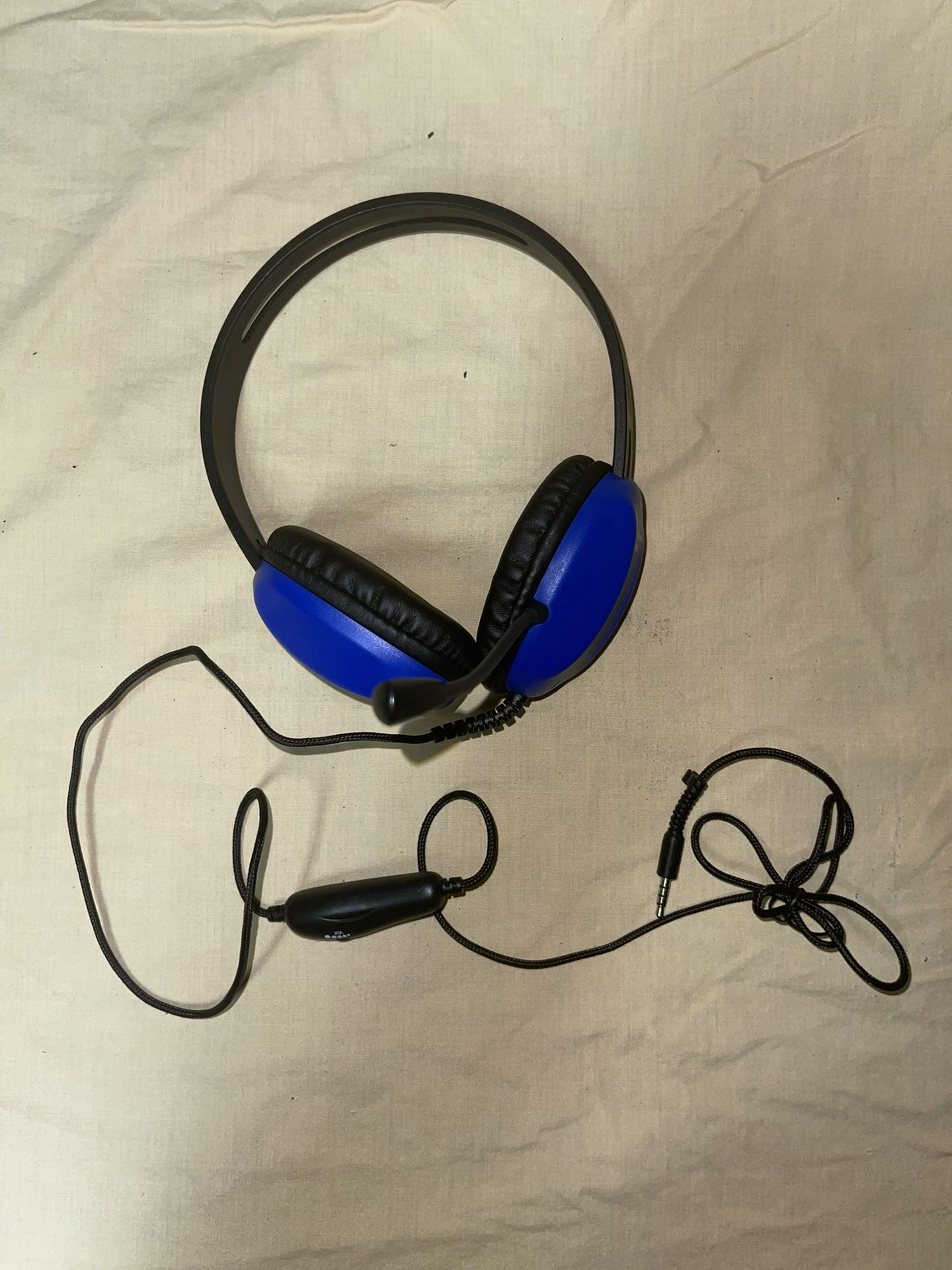 Blue Headset With Microphone 🎤