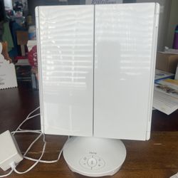 I Home Trifold Bluetooth Makeup Mirror
