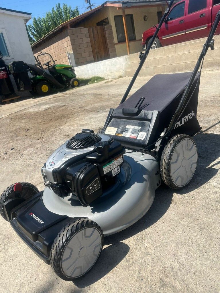 Murray
21 in. 140 cc Briggs and Stratton Walk Behind Gas Push Lawn Mower with Height Adjustment and with Mulch Bag