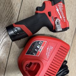 Taladro Con Batería Y Cargador M12 