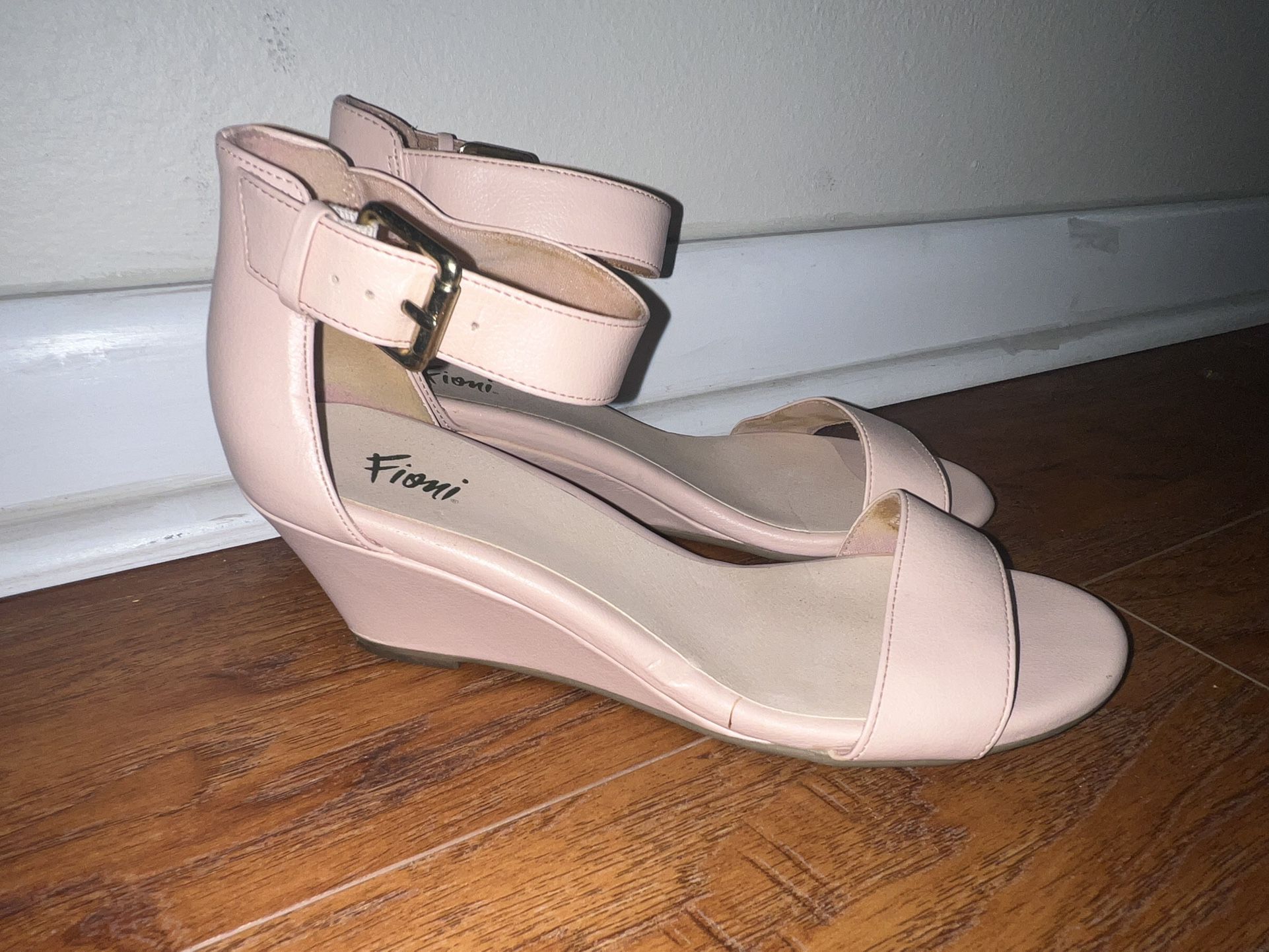 Used Fioni Sandals Wedges Low Heel Blush Pink Beige Womens 8.5