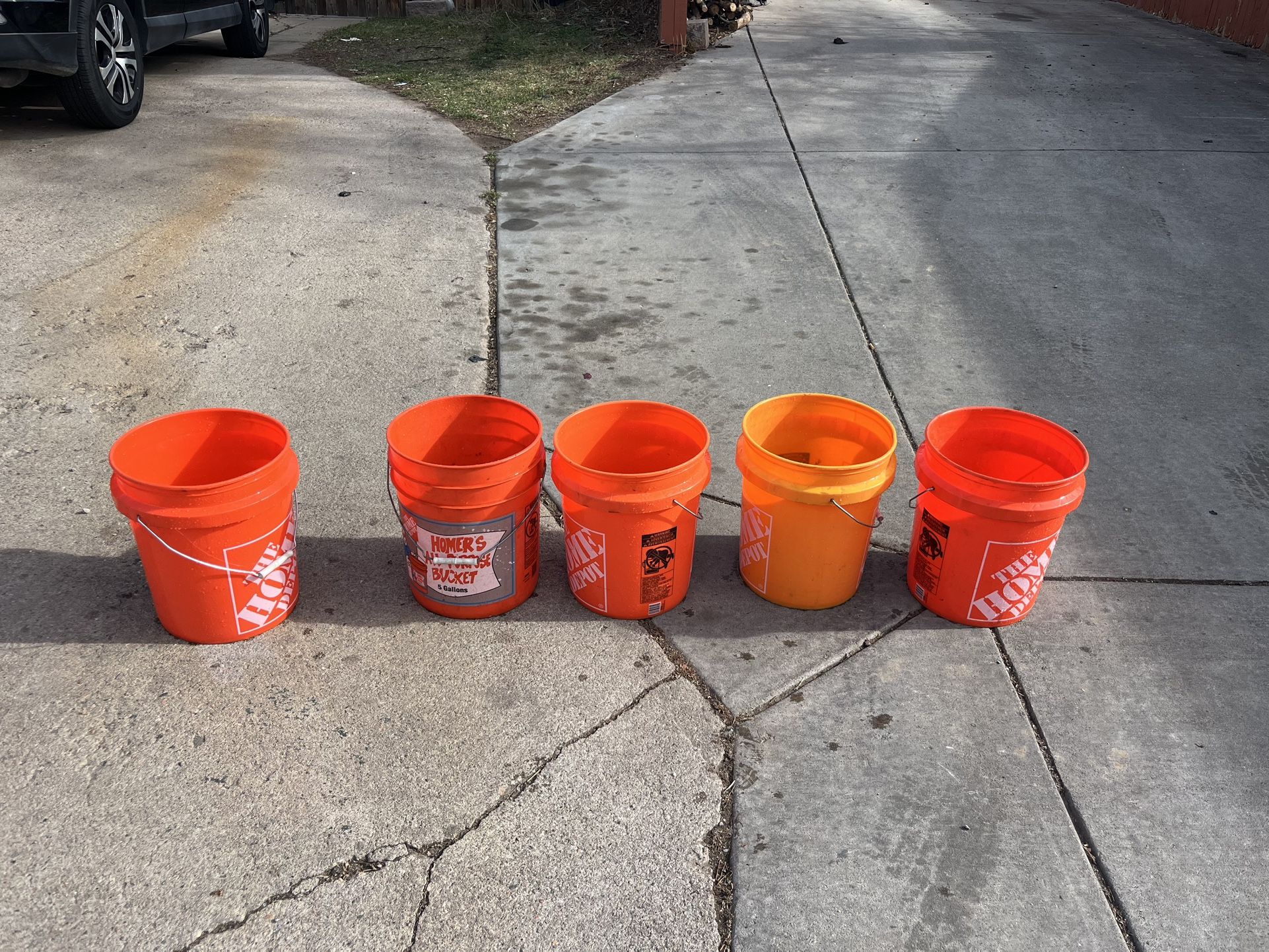 5 Gallons Buckets