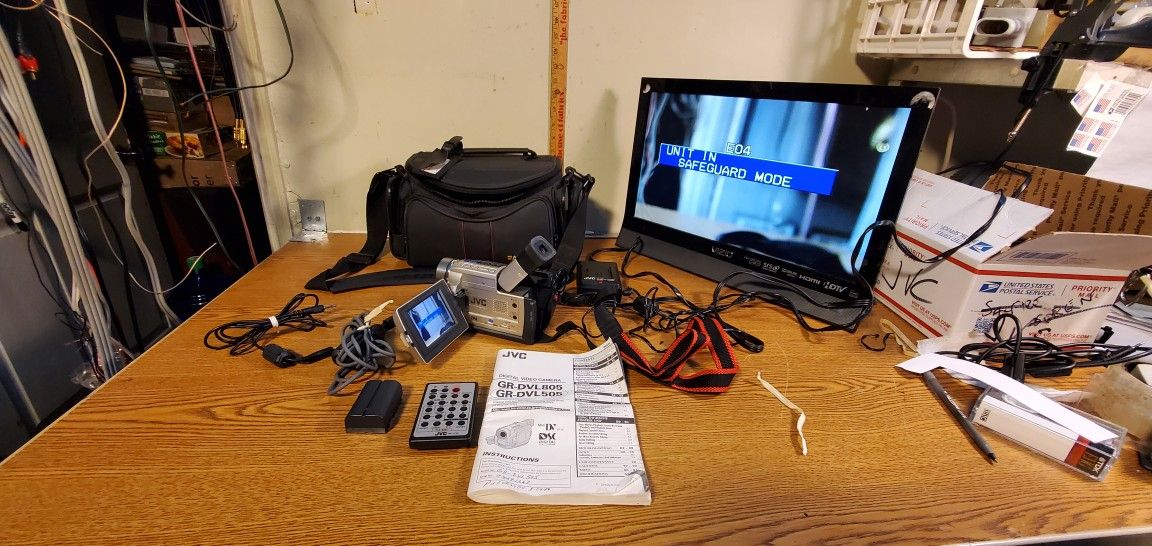 JVC GR-DVL505U Camcorder Mini DV Bundle Tested Works, Needs Work