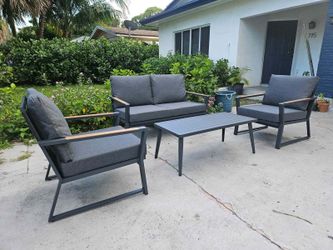 New and assembled outdoor aluminum patio set