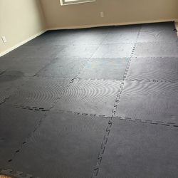 Gym Flooring Mats 1 Inch 2x2 Tiles: 36 Total