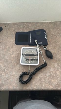 Welch Allyn 767 Series Aneroid Sphygmomanometer