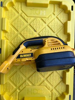 DeWALT DC515 Heavy Duty 1/2 Gallon 18V Cordless Wet/Dry Shop Vacuum Tool Only
