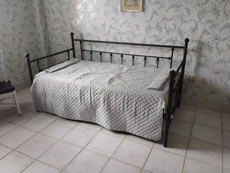 Daybed brand new with trundle