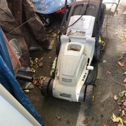 Electric lawnmower