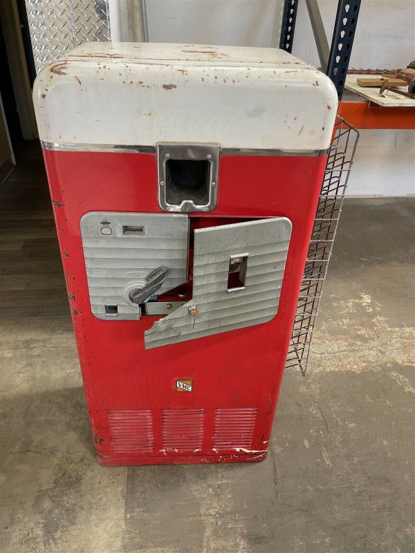 Vintage Coke Machine All Parts Are There. Compressor Dosnt  Work