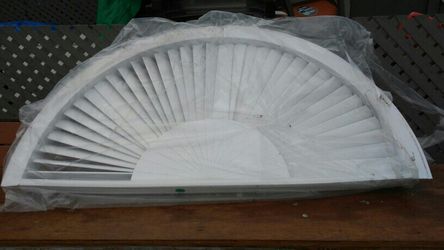 Extra large vinyl vent with adjustable fins