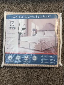 Pleated waffle weave bed skirt -full