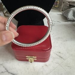 925 Sterling Silver Hinged Bangle Bracelet, Very Nice Detail Diamond Cuts All Around , Marked 925 ,Will Fit Up To 7.25 In Wrist . Comfortable Bangle !