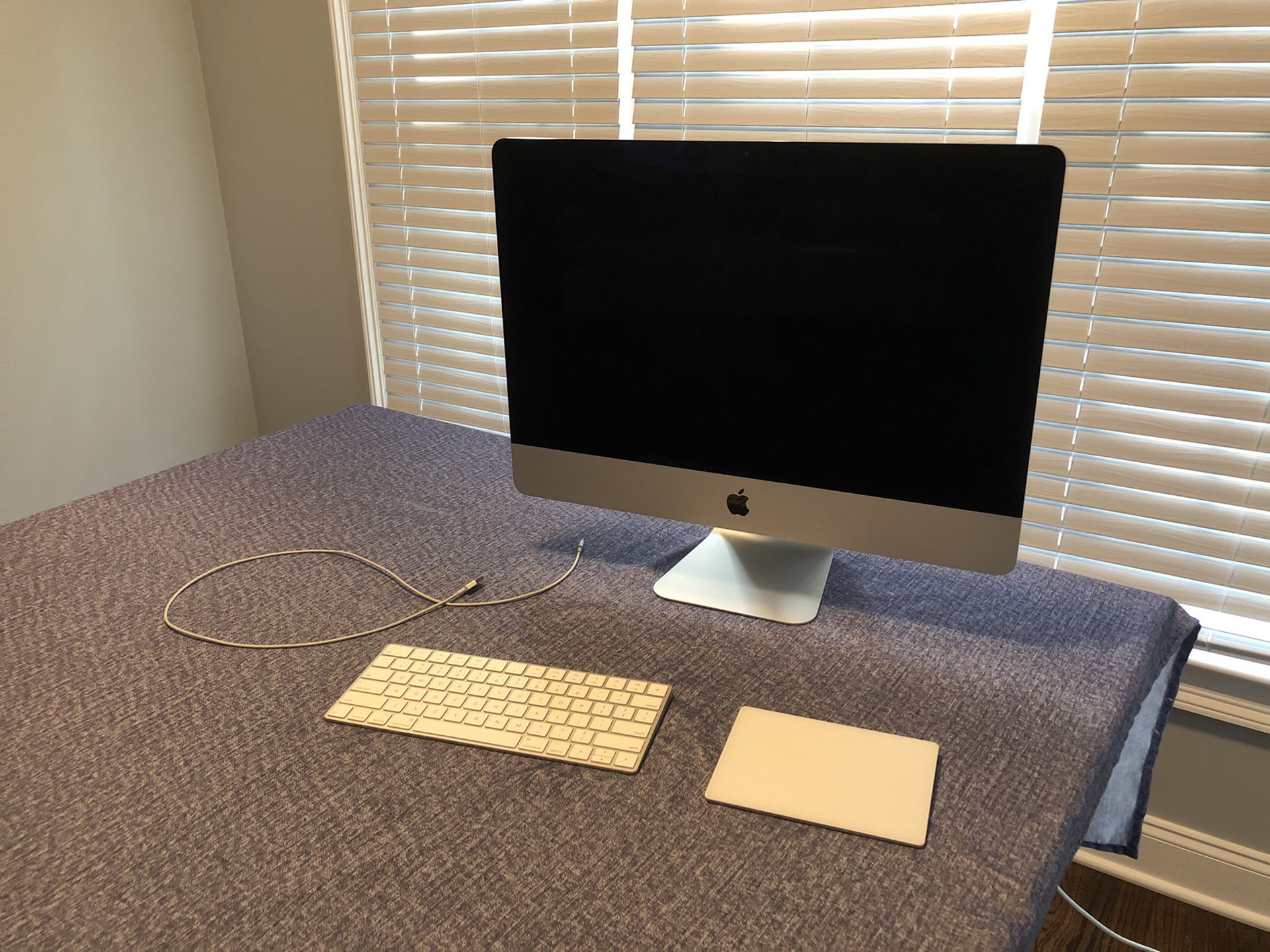 Like new 21.5” iMac 1TB hard drive with new wireless keyboard and trackpad