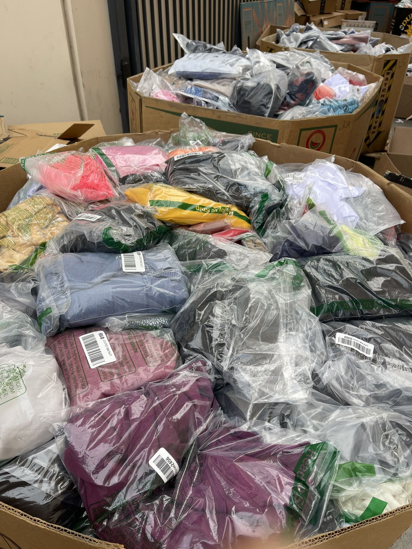 Lot Of 400 Pcs Watermelon Gaylord Box Women Or Men Clothing For Sale