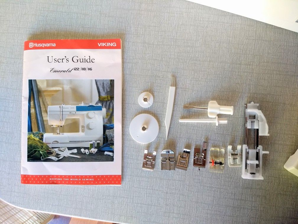 Viking Husqvarna Emerald 118 Sewing Machine for Sale in Shoreline, WA