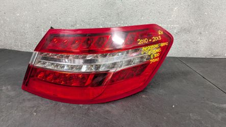 2010-2011-2012-2013 MERCEDES BENZ E-CLASS E-300 SEDAN RIGHT TAILLIGHT OEM USED #10842