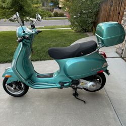 Vespa LX150 + Accessories