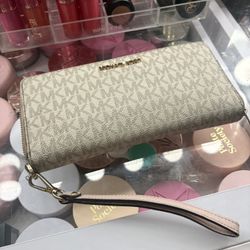 Micheal Kors Wallet 