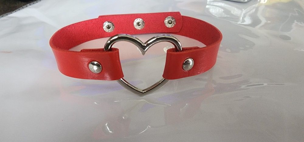 New Red Heart Adjustable Choker Necklace Black AVAILABLE SHIPPING AVAILABLE