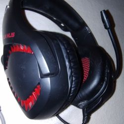 RUN MUS GAMING HEADPHONES w/ MIC