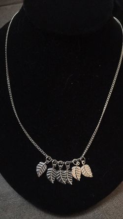Beautiful 6 Leaf Charm Necklace