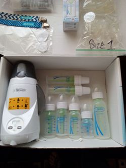 Dr Brown's 850t bottle warmer with bottles
