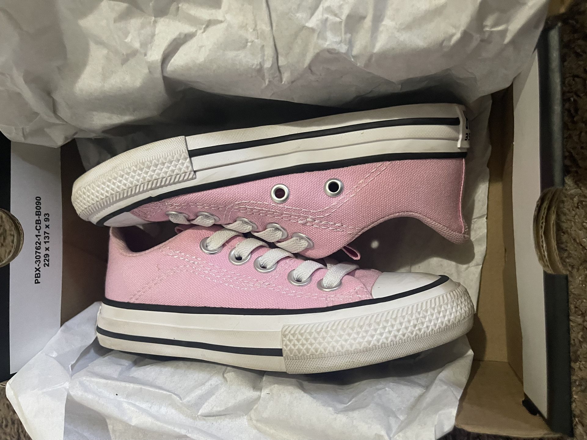 Girl Converse