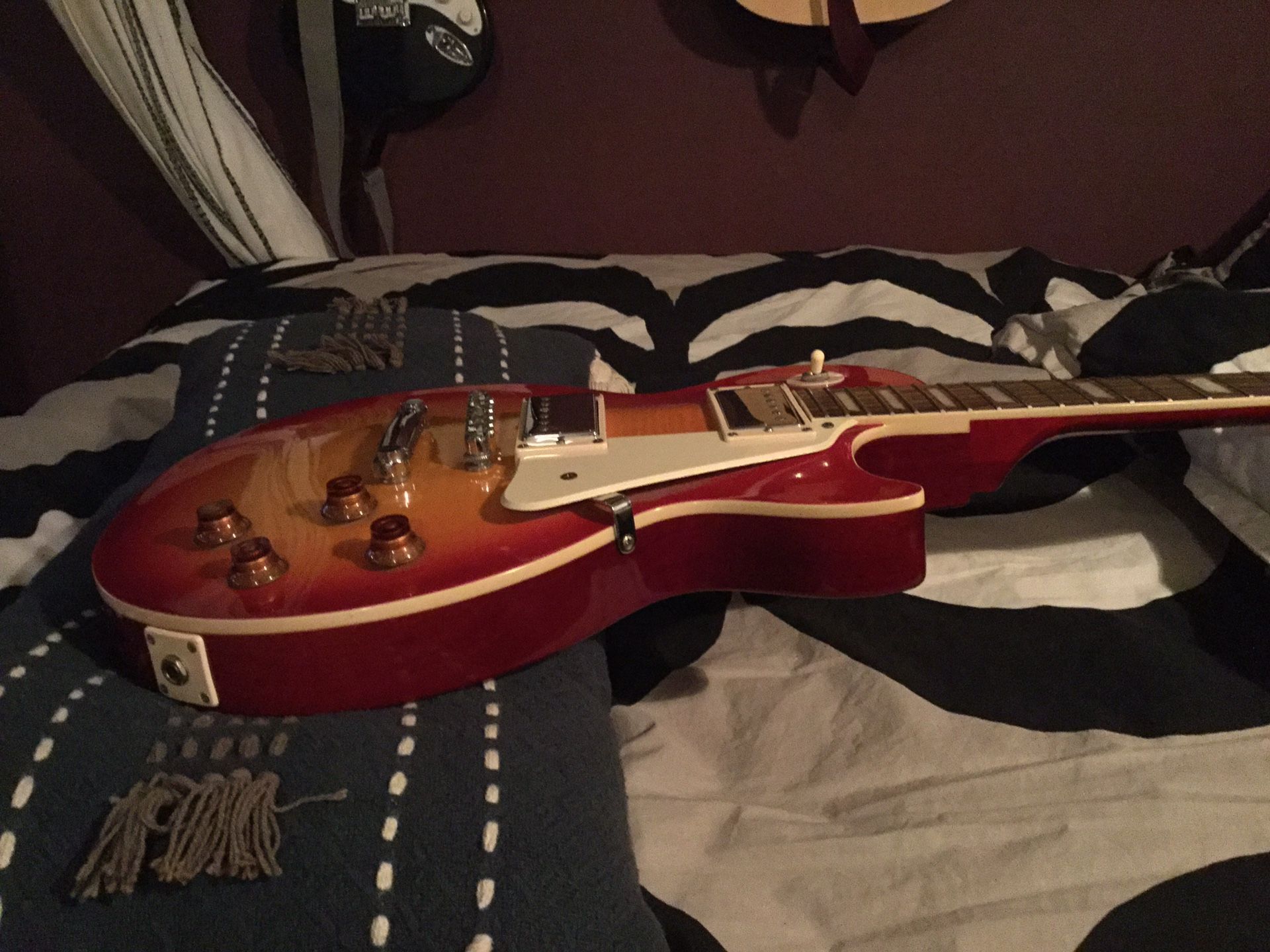 Epiphone Les Paul Standard Cherry Sunburst