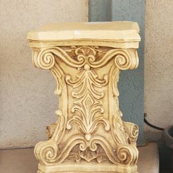 Chapara Pedestal 