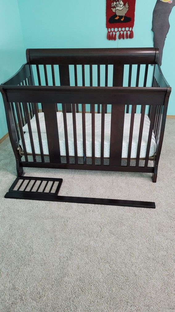 Crib/Toddler Bed for Sale in Covington, WA OfferUp