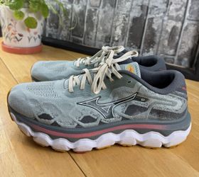 Mizuno Wave Horizon Men's Gray/White/Orange Low Top Lace-Up Running Sneaker 11