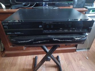 SHARP CD PLAYER WITH FREE CDS 💿 LOT $120 FINAL PRICE READ DESCRIPTION AND SEE ALL PICTURES