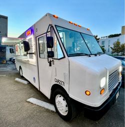 FOOD TRUCK / CATERING TRUCK / MOBILE KITCHEN / WORKHORSE STEP VAN / FULLY EQUIPPED