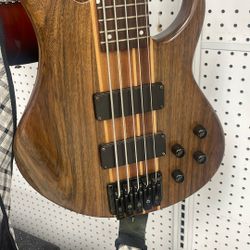 peavey bass guitar