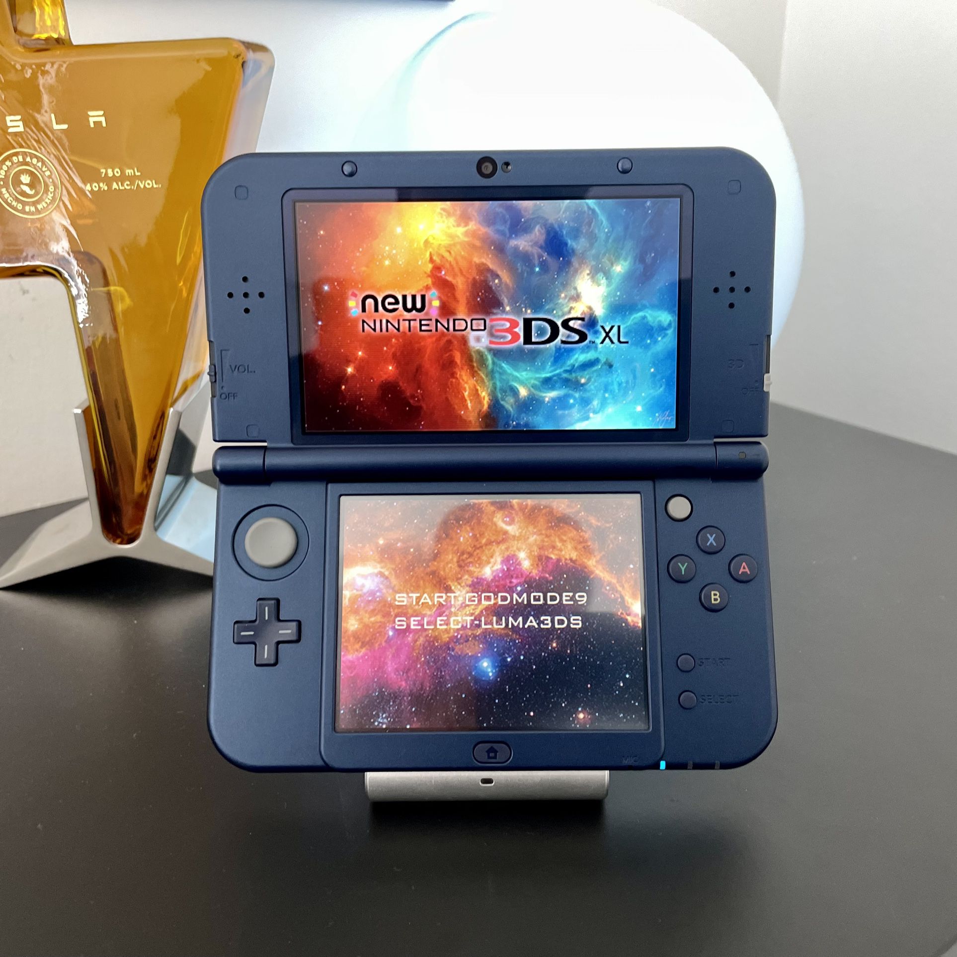 New Nintendo 3DS Metallic Blue W/ 128gb of Games