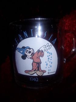 WHAT A GREAT COLLECTORS PIECE. WALT DISNEY. MICKEY MOUSE. ANCHOR HOCKING. ITS TOO GOOD TO PASS UP