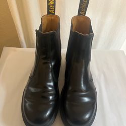 Doc Martens UNISEX Leather Chelsea Boots (Size 7 Men / Size 8 Ladies)
