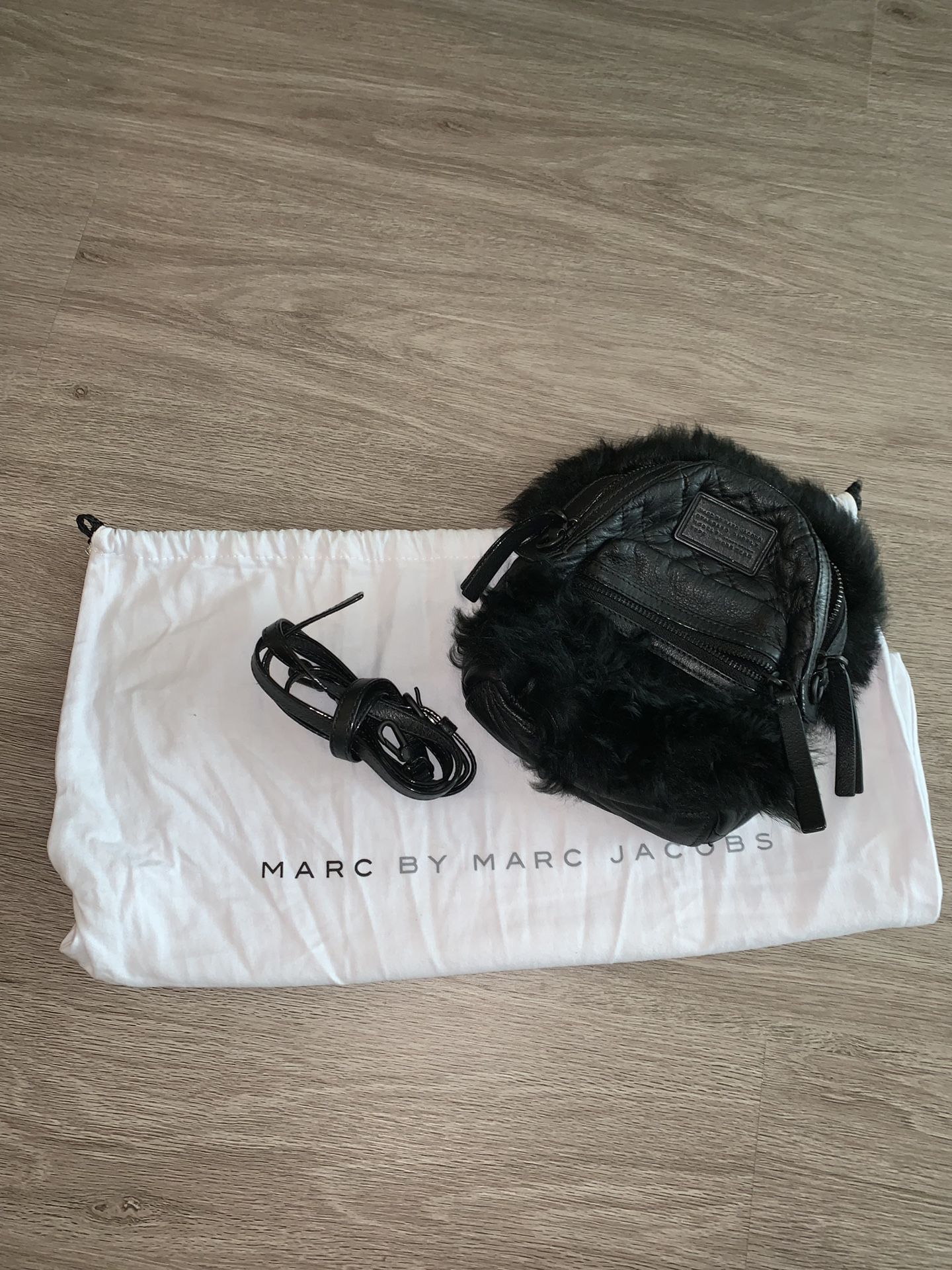MARC BY MARC JACOBS BLACK BAG LIKE BRAND NEW