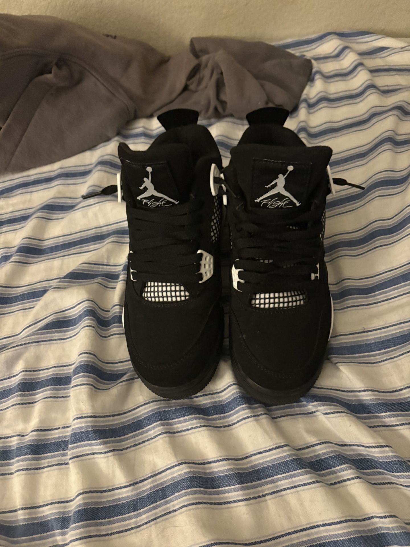 white thunder jordan 4