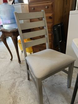 2 Kitchen Table Chairs