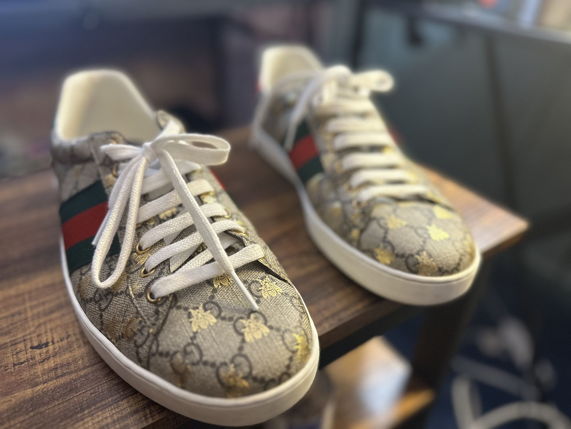 Men’s Ace GG Supreme Bees Gucci Shoes